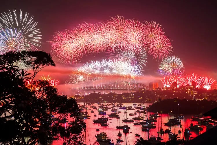 An image of a new year's eve firework at Sydney showing darling harbour