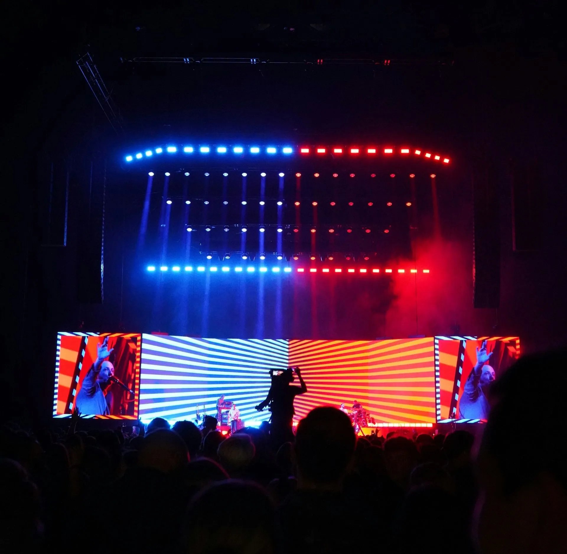How to organise a concert: from artist booking to final settlement