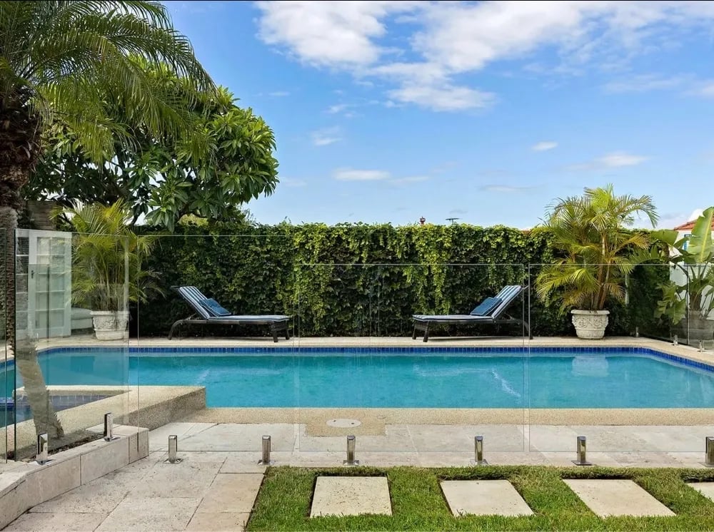 Brazilian Carnaval pool part